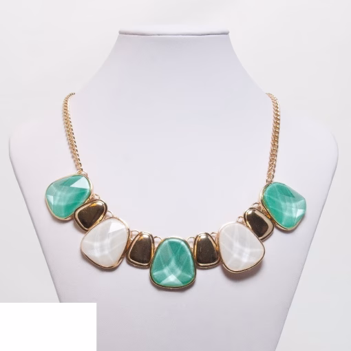A striking piece of glamour jewelry - Image 2