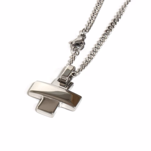 Cross pendant necklace